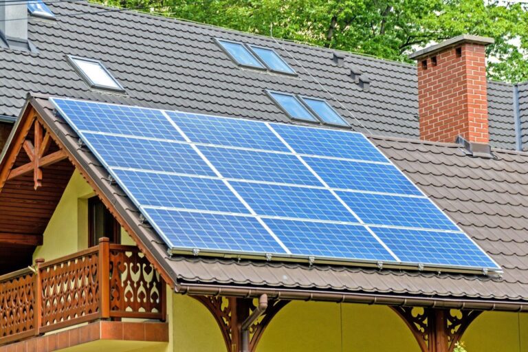 4 Mistakes to Avoid When Installing Solar Panels on a Black Metal Roof