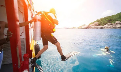 Liveaboard Diving