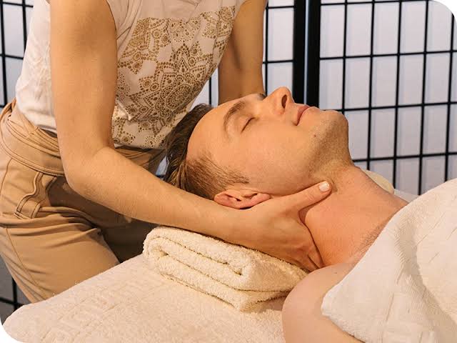 “London Massage Outcall: Bringing Tranquility to Your Space”