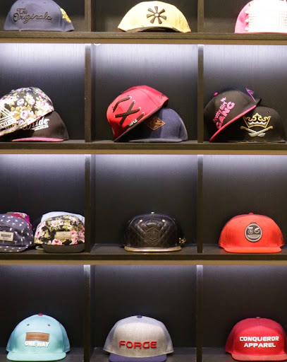 Upgrade Your Look: Trendy Short Brim Baseball Caps and Trucker Hats